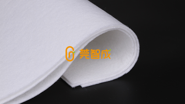 針刺無紡布生產(chǎn)過程中溫度對其性能有什么影響？