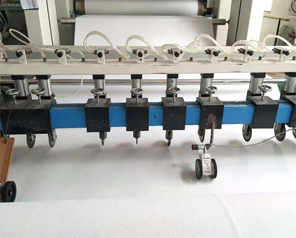 白色針刺無(wú)紡布