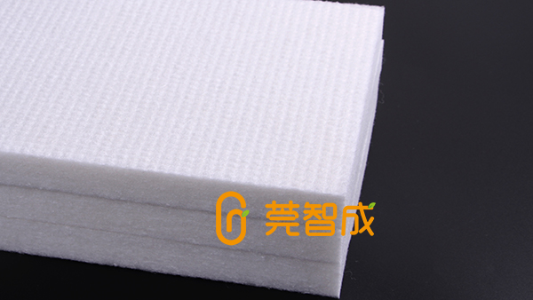 軟硬適中的床墊硬質(zhì)棉，給人提供更好的睡眠環(huán)境