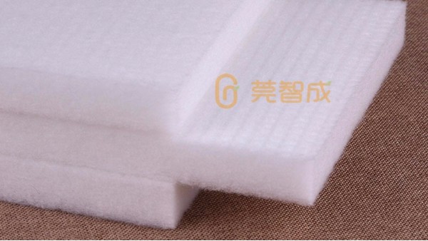無(wú)膠棉生產(chǎn)廠家-給您分析無(wú)膠棉與噴膠棉有什么不一樣？