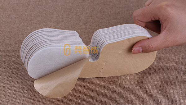 背膠針刺棉的特性主要表現(xiàn)在什么方面？