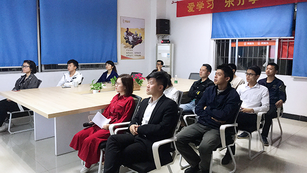 無(wú)膠棉廠家-其樂融融的讀書會(huì)