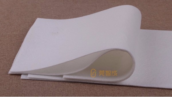 白色針刺無紡布根據(jù)不同的用途、規(guī)格生產(chǎn)